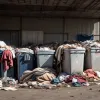 Германия сталкивается с кризисом: Благотворительные фонды не справляются с потоком старой одежды
