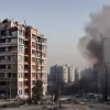Трагическое чудо в Киеве: девушка чудом выжила после ракетного удара по жилому дому
