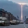 Масштабный военный парад в Китае: Гиперзвуковые ракеты, танки и геополитический альянс Си, Путина и Кима