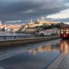 Трагедия в Лиссабоне: 17 погибших при крушении фуникулера, ремонт отменили из-за дороговизны