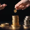 Золото на историческом максимуме: Стоит ли продавать семейные украшения и что ждет инвесторов?