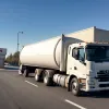 Чудо на АЗС: Неуправляемый многотонный грузовик едва не взорвал заправку