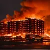 44 погибших и сотни пропавших: Гонконг охвачен огненным адом, трое арестованы