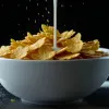 Простой трюк: как сделать хлопья дольше хрустящими и вкусными
